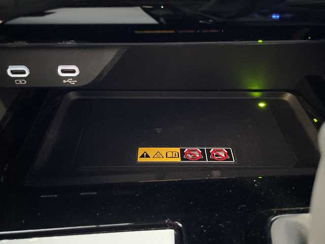 トヨタ アルファード Z 茨城県 2024(令6)年 2.7万km プラチナホワイトパールマイカ トヨタセーフティセンス/フリップダウンモニター/オットマン/100V電源/ワイヤレス充電/エンジンスターター/デジタルインナーミラー/純正ディスプレイオーディオ/　　ラジオ　TV　BT　USB/全方位カメラ/両側パワースライドドア/電動リアゲート/レーダークルーズコントロール/LEDオートヘッドライト/パワーシート/シートメモリ/シートヒーター/エアシート/ステアリングヒーター/前後ドラレコ/ETC2.0