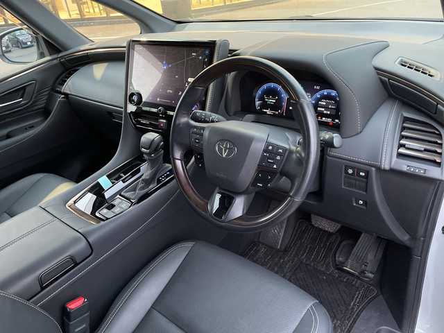 トヨタ アルファード Z 茨城県 2024(令6)年 2.7万km プラチナホワイトパールマイカ トヨタセーフティセンス/フリップダウンモニター/オットマン/100V電源/ワイヤレス充電/エンジンスターター/デジタルインナーミラー/純正ディスプレイオーディオ/　　ラジオ　TV　BT　USB/全方位カメラ/両側パワースライドドア/電動リアゲート/レーダークルーズコントロール/LEDオートヘッドライト/パワーシート/シートメモリ/シートヒーター/エアシート/ステアリングヒーター/前後ドラレコ/ETC2.0