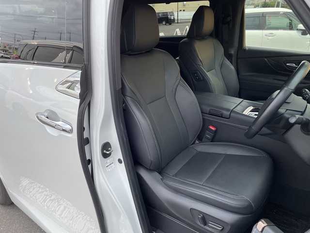 トヨタ アルファード Z 茨城県 2024(令6)年 2.7万km プラチナホワイトパールマイカ トヨタセーフティセンス/フリップダウンモニター/オットマン/100V電源/ワイヤレス充電/エンジンスターター/デジタルインナーミラー/純正ディスプレイオーディオ/　　ラジオ　TV　BT　USB/全方位カメラ/両側パワースライドドア/電動リアゲート/レーダークルーズコントロール/LEDオートヘッドライト/パワーシート/シートメモリ/シートヒーター/エアシート/ステアリングヒーター/前後ドラレコ/ETC2.0