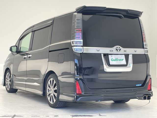 トヨタ ヴォクシー ZS 煌Ⅲ 沖縄県 2021(令3)年 7.4万km ブラック 純正ナビ【NSZT-Y68T】　/（フルセグＴＶ　ＣＤ　ＤＶＤ　Ｂｌｕｅｔｏｏｔｈ）　/バックカメラ　/ＥＴＣ　/クルーズコントロール　/両側パワースライドドア/トヨタセーフティーセンス　/モデリスタエアロ　/ローダウン　/ハーフレザーシート　/ＬＥＤヘッドライト/プッシュスタート/スマートキー