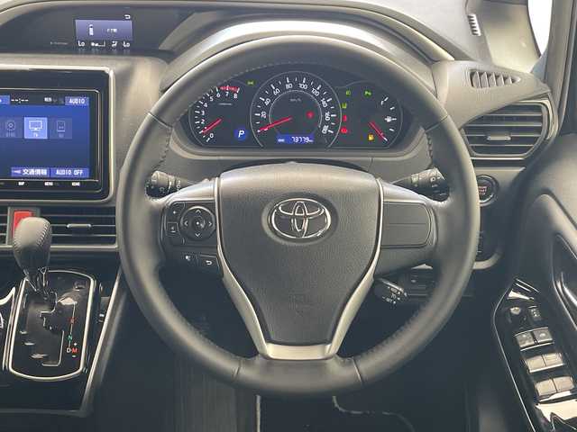 トヨタ ヴォクシー ZS 煌Ⅲ 沖縄県 2021(令3)年 7.4万km ブラック 純正ナビ【NSZT-Y68T】　/（フルセグＴＶ　ＣＤ　ＤＶＤ　Ｂｌｕｅｔｏｏｔｈ）　/バックカメラ　/ＥＴＣ　/クルーズコントロール　/両側パワースライドドア/トヨタセーフティーセンス　/モデリスタエアロ　/ローダウン　/ハーフレザーシート　/ＬＥＤヘッドライト/プッシュスタート/スマートキー