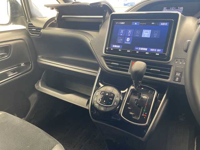 トヨタ ヴォクシー ZS 煌Ⅲ 沖縄県 2021(令3)年 7.4万km ブラック 純正ナビ【NSZT-Y68T】　/（フルセグＴＶ　ＣＤ　ＤＶＤ　Ｂｌｕｅｔｏｏｔｈ）　/バックカメラ　/ＥＴＣ　/クルーズコントロール　/両側パワースライドドア/トヨタセーフティーセンス　/モデリスタエアロ　/ローダウン　/ハーフレザーシート　/ＬＥＤヘッドライト/プッシュスタート/スマートキー