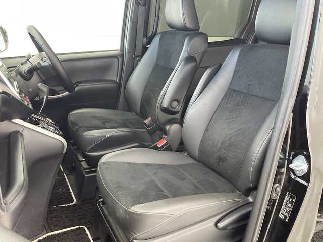 トヨタ ヴォクシー ZS 煌Ⅲ 沖縄県 2021(令3)年 7.4万km ブラック 純正ナビ【NSZT-Y68T】　/（フルセグＴＶ　ＣＤ　ＤＶＤ　Ｂｌｕｅｔｏｏｔｈ）　/バックカメラ　/ＥＴＣ　/クルーズコントロール　/両側パワースライドドア/トヨタセーフティーセンス　/モデリスタエアロ　/ローダウン　/ハーフレザーシート　/ＬＥＤヘッドライト/プッシュスタート/スマートキー