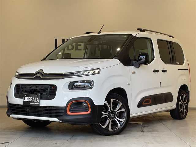 シトロエン ベルランゴ シャイン XTRパック 熊本県 2020(令2)年 2.3万km ブランバンキーズ ・スマートキー/・プッシュスタート/・アクティブセーフティブレーキ/・トラフィックサインインフォメーション/・疲労検知/・インテリジェントハイビーム/・パーキングセンサー/・ブラインドスポットモニター/・クルーズコントロール(追従式)/・純正ディスプレイオーディオ/　【Bluetooth・USB・AppleCarPlay・AndroidAuto】/・全方位カメラ/・社外ポータブルナビ/・フルセグTV/・ETC/・ドライブレコーダー(前後録画)/・LEDヘッドランプ/・フォグランプ/・純正マット