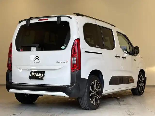 シトロエン ベルランゴ シャイン XTRパック 熊本県 2020(令2)年 2.3万km ブランバンキーズ ・スマートキー/・プッシュスタート/・アクティブセーフティブレーキ/・トラフィックサインインフォメーション/・疲労検知/・インテリジェントハイビーム/・パーキングセンサー/・ブラインドスポットモニター/・クルーズコントロール(追従式)/・純正ディスプレイオーディオ/　【Bluetooth・USB・AppleCarPlay・AndroidAuto】/・全方位カメラ/・社外ポータブルナビ/・フルセグTV/・ETC/・ドライブレコーダー(前後録画)/・LEDヘッドランプ/・フォグランプ/・純正マット