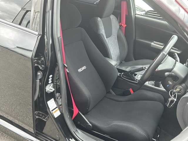 スバル インプレッサ ＷＲＸ STi スペックC 大阪府 2009(平21)年 5.5万km オブシディアンブラックパール アプライドＢ型　インタークーラーウォータースプレー　社外ナビ　ＣＤ　ＤＶＤ　ＢＴ　ＨＤＭＩ　ＳＤ　フルセグＴＶ　バックカメラ　　ＳＩ－ＤＲＩＶＥ　ＨＩＤライト　レカロシート　カーボン調ルーフ　カーボン調リアスポ　ＥＴＣ トノカバー　ウィンカーミラー　フォグランプ　電動格納ミラー　