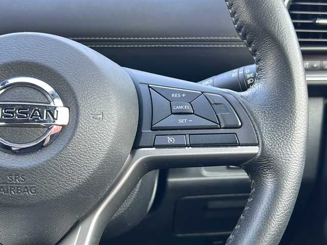 日産 セレナ ハイウェイスター 青森県 2017(平29)年 10.9万km ブリリアントホワイトパール 4WD/ワンオーナー/セーフティパックA/純正9インチSDナビ・フルセグTV/CD・DVD・Bluetooth・SD/純正フリップダウンモニター/アラウンドビューモニター/インテリジェントパーキングアシスト/両側パワースライドドア/エマージェンシーブレーキ/クルーズコントロール/レーンキープアシスト/フロント・バックソナー/横滑り防止機能/セカンドスライドアップシート/2.3列目USB電源ソケット/3列目シートスライド/ビルトインETC/純正エンジンスターター/前後バンパーライダー仕様/LEDヘッドライト/LEDフォグランプ/社外15インチアルミ/インテリキー