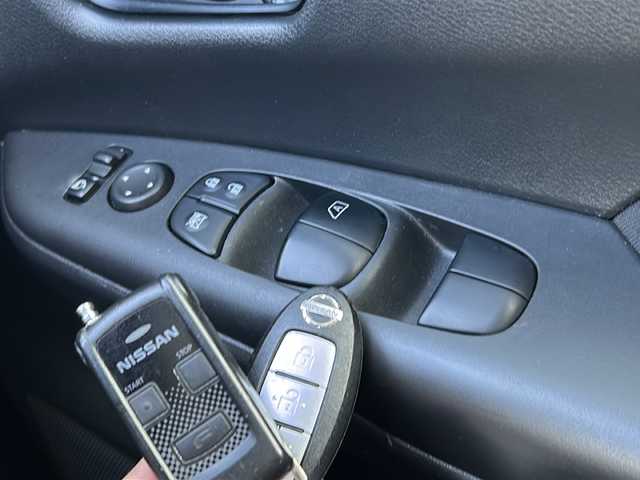 日産 セレナ ハイウェイスター 青森県 2017(平29)年 10.9万km ブリリアントホワイトパール 4WD/ワンオーナー/セーフティパックA/純正9インチSDナビ・フルセグTV/CD・DVD・Bluetooth・SD/純正フリップダウンモニター/アラウンドビューモニター/インテリジェントパーキングアシスト/両側パワースライドドア/エマージェンシーブレーキ/クルーズコントロール/レーンキープアシスト/フロント・バックソナー/横滑り防止機能/セカンドスライドアップシート/2.3列目USB電源ソケット/3列目シートスライド/ビルトインETC/純正エンジンスターター/前後バンパーライダー仕様/LEDヘッドライト/LEDフォグランプ/社外15インチアルミ/インテリキー