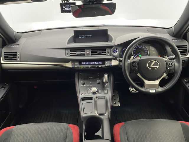 レクサス ＣＴ 200h Fスポーツ 宮崎県 2018(平30)年 6.4万km レッドマイカクリスタルシャイン 禁煙車/レクサスセーフティシステム/純正10.3型ナビTV/（CD/DVD/MSV/Blu-ray/Bluetooth/フルセグTV)/純正バックカメラ/純正ビルトイン2.0ETC/純正LEDオートライト/純正LEDフォグ/純正17インチアルミ/純正フロアマット/プリクラッシュセーフティ/アダプティブクルーズコントロール/レーンディパーチャーアラート/オートマチックハイビーム/クリアランスソナー/パドルシフト/前席パワーシート/シートヒーター/デュアルオートエアコン/ドライブレコーダー/ウインカードアミラー/スマートキー/プッシュエンジンスタート/スペアキー/新車時保証書/取扱い説明書