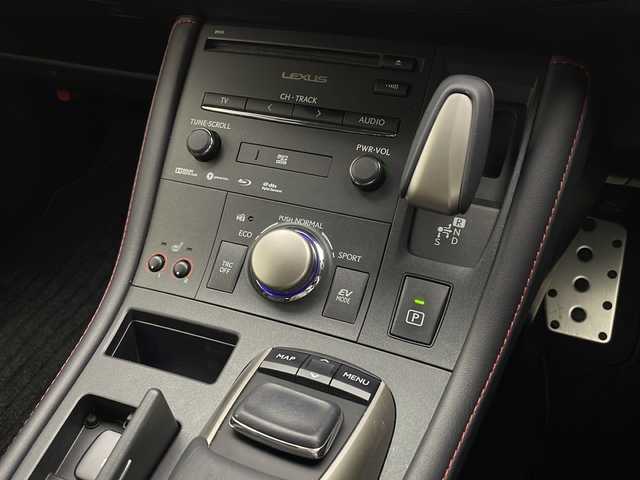 レクサス ＣＴ 200h Fスポーツ 宮崎県 2018(平30)年 6.4万km レッドマイカクリスタルシャイン 禁煙車/レクサスセーフティシステム/純正10.3型ナビTV/（CD/DVD/MSV/Blu-ray/Bluetooth/フルセグTV)/純正バックカメラ/純正ビルトイン2.0ETC/純正LEDオートライト/純正LEDフォグ/純正17インチアルミ/純正フロアマット/プリクラッシュセーフティ/アダプティブクルーズコントロール/レーンディパーチャーアラート/オートマチックハイビーム/クリアランスソナー/パドルシフト/前席パワーシート/シートヒーター/デュアルオートエアコン/ドライブレコーダー/ウインカードアミラー/スマートキー/プッシュエンジンスタート/スペアキー/新車時保証書/取扱い説明書