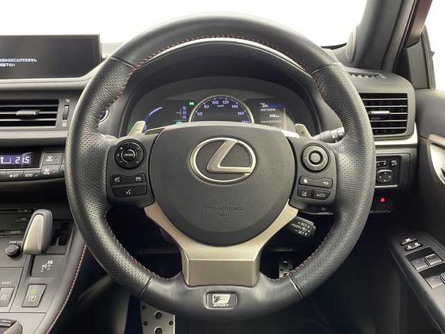 レクサス ＣＴ 200h Fスポーツ 宮崎県 2018(平30)年 6.4万km レッドマイカクリスタルシャイン 禁煙車/レクサスセーフティシステム/純正10.3型ナビTV/（CD/DVD/MSV/Blu-ray/Bluetooth/フルセグTV)/純正バックカメラ/純正ビルトイン2.0ETC/純正LEDオートライト/純正LEDフォグ/純正17インチアルミ/純正フロアマット/プリクラッシュセーフティ/アダプティブクルーズコントロール/レーンディパーチャーアラート/オートマチックハイビーム/クリアランスソナー/パドルシフト/前席パワーシート/シートヒーター/デュアルオートエアコン/ドライブレコーダー/ウインカードアミラー/スマートキー/プッシュエンジンスタート/スペアキー/新車時保証書/取扱い説明書
