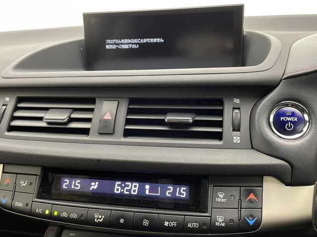 レクサス ＣＴ 200h Fスポーツ 宮崎県 2018(平30)年 6.4万km レッドマイカクリスタルシャイン 禁煙車/レクサスセーフティシステム/純正10.3型ナビTV/（CD/DVD/MSV/Blu-ray/Bluetooth/フルセグTV)/純正バックカメラ/純正ビルトイン2.0ETC/純正LEDオートライト/純正LEDフォグ/純正17インチアルミ/純正フロアマット/プリクラッシュセーフティ/アダプティブクルーズコントロール/レーンディパーチャーアラート/オートマチックハイビーム/クリアランスソナー/パドルシフト/前席パワーシート/シートヒーター/デュアルオートエアコン/ドライブレコーダー/ウインカードアミラー/スマートキー/プッシュエンジンスタート/スペアキー/新車時保証書/取扱い説明書