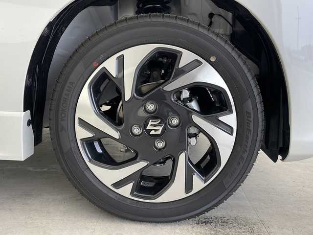 スズキ スペーシア カスタム HYBRID XS 愛知県 2025(令7)年 0.1万km未満 ピュアホワイトパール/ブラック2トーン 届出済未使用車/衝突軽減システム/純正９型ディスプレイオーディオ（ナビあり）/全方位カメラ/両側パワースライドドア/レーダークルーズコントロール/シートヒーター/フルセグ/CD/Bluetooth/バックカメラ/ヘッドアップディスプレイ/コーナーセンサー/純正アルミホイール/LEDヘッドライト/ステアリングヒーター/オートマチックハイビーム/ステアリングヒーター/スマートキー/プッシュスタート