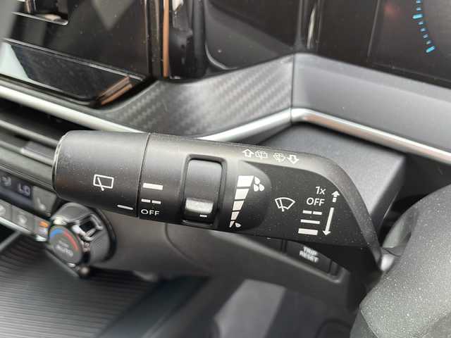日産 ノート S FOUR 福島県 2022(令4)年 5.5万km ホワイト ナビ　アラウンドビューモニター　デジタルインナーミラー　ＥＴＣ　Ｂｌｕｅｔｏｏｔｈ　シートヒーター　ステアリングヒーター　電動パーキングブレーキ　ＢＳＭ　コーナーセンサー　マット　スマートキー