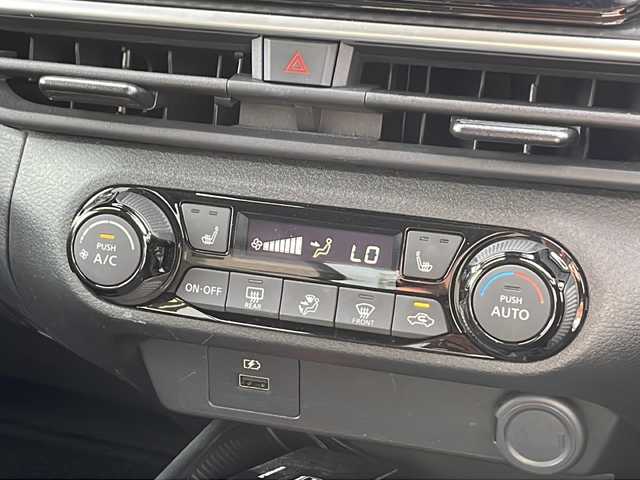 日産 ノート S FOUR 福島県 2022(令4)年 5.5万km ホワイト ナビ　アラウンドビューモニター　デジタルインナーミラー　ＥＴＣ　Ｂｌｕｅｔｏｏｔｈ　シートヒーター　ステアリングヒーター　電動パーキングブレーキ　ＢＳＭ　コーナーセンサー　マット　スマートキー