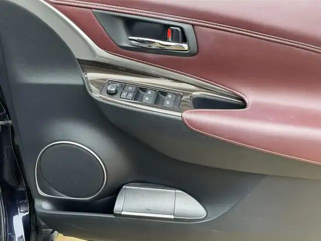 トヨタ ハリアー エレガンス 宮崎県 2014(平26)年 5.8万km スパークリングブラックパールクリスタルシャイン ●純正ナビ/(フルセグ/CD/DVD/USB/Bluetooth)/●ハーフレザーシート/●運転席パワーシート/●バックカメラ/●衝突軽減ブレーキ/●前後コーナーセンサー/●オートライト/●フォグランプ/●革巻きステアリング/●ステアリングスイッチ/●電動格納ウインカーミラー/●ETC/●フロアマット/●ドアバイザー/●ISOFIX/●スマートキー/●プッシュスタート/●純正17インチアルミホイール/●W＋サイド＋カーテンSRS＋ABS
