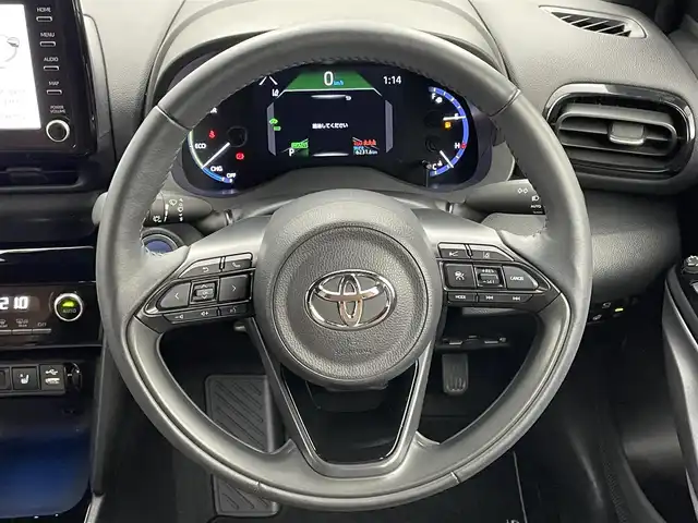 トヨタ ヤリスクロス ハイブリッド Z アドベンチャー 岡山県 2023(令5)年 1.7万km ブラックマイカ トヨタセーフティセンス/・プリクラッシュセーフティ/・レーダークルーズコントロール/・レーンキープアシスト/・オートハイビームアシスト/純正ディスプレイオーディオ/(BT/USB/Mira cast/デジタルTV)/全周囲カメラ/ビルトインETC/ハーフレザーシート/D席パワーシート/前席パワーシート/ステアリングリモコン/ステアリングヒーター/ブラインドスポットモニター/LEDヘッドライト/シルバールーフレール/横滑り防止/スマートキー×２/純正18インチAW