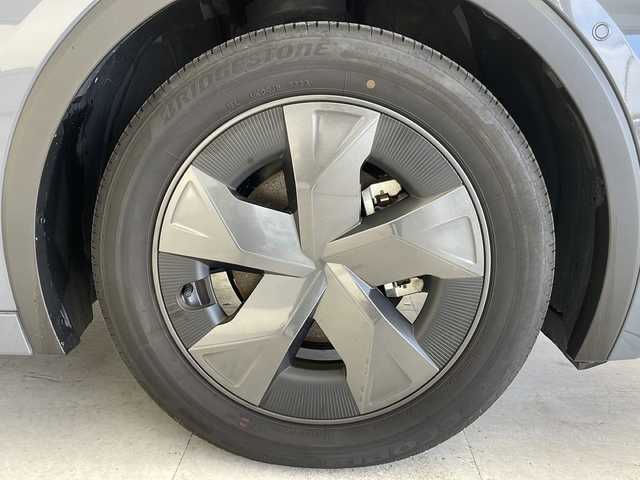 トヨタ プリウス U 愛知県 2024(令6)年 2.3万km グレー 衝突被害軽減ブレーキ/純正７インチディスプレイオーディオ（ナビ無し）/全方位カメラ/レーダークルーズコントロール/フルセグTV/Bluetooth/バックカメラ/ETC2.0/コーナーセンサー/LEDヘッドライト/オートマチックハイビーム/ドライブレコーダー/ブラインドスポットモニター/ステアリングスイッチ/スマートキー/プッシュスタート