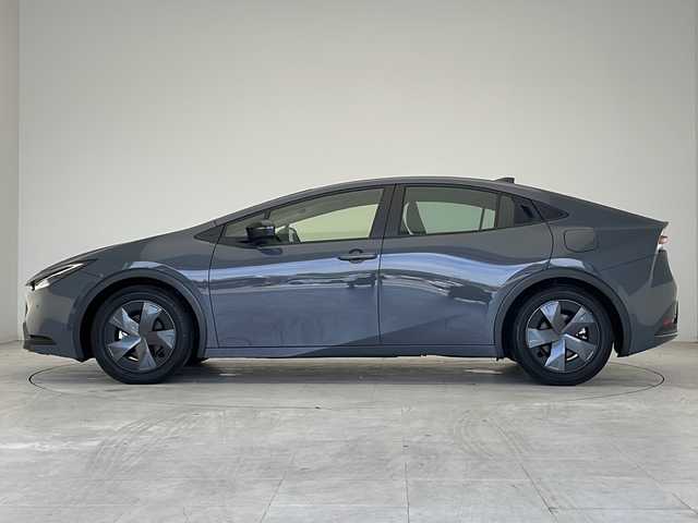 トヨタ プリウス U 愛知県 2024(令6)年 2.3万km グレー 衝突被害軽減ブレーキ/純正７インチディスプレイオーディオ（ナビ無し）/全方位カメラ/レーダークルーズコントロール/フルセグTV/Bluetooth/バックカメラ/ETC2.0/コーナーセンサー/LEDヘッドライト/オートマチックハイビーム/ドライブレコーダー/ブラインドスポットモニター/ステアリングスイッチ/スマートキー/プッシュスタート