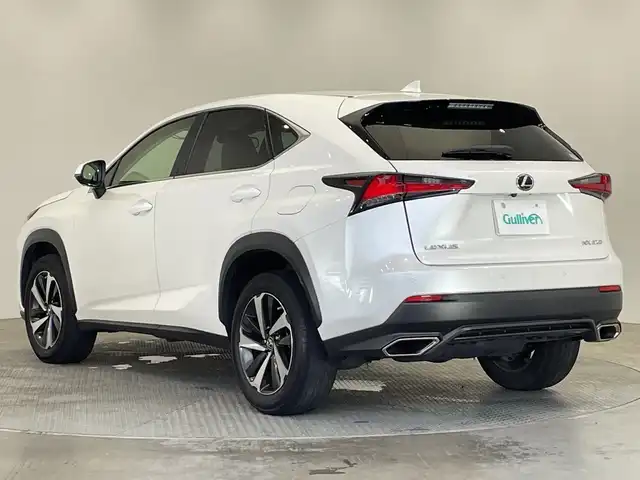 レクサス ＮＸ 300 Iパッケージ 栃木県 2019(令1)年 4.3万km ソニッククォーツ 純正ナビ/（CD/DVD/BT/フルセグTV）/バックカメラ/本革シート/レクサスセーフティシステム+/・衝突軽減システム/・レーンキープアシストシステム/・アダプティブクルーズコントロール/・オートハイビーム/・標識認識機能/コーナーセンサー/ETC2.0/パワーバックドア/パワーシート/シートヒーター/禁煙車/ステアリングヒーター/LEDヘッドライト/スマートキー/純正アルミホイール
