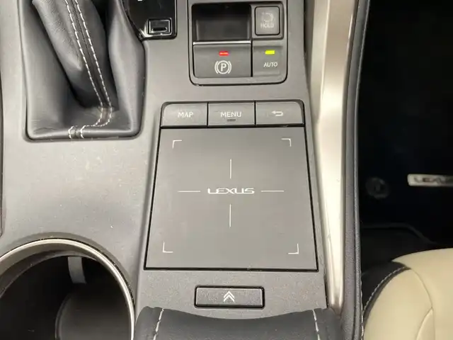 レクサス ＮＸ 300 Iパッケージ 栃木県 2019(令1)年 4.3万km ソニッククォーツ 純正ナビ/（CD/DVD/BT/フルセグTV）/バックカメラ/本革シート/レクサスセーフティシステム+/・衝突軽減システム/・レーンキープアシストシステム/・アダプティブクルーズコントロール/・オートハイビーム/・標識認識機能/コーナーセンサー/ETC2.0/パワーバックドア/パワーシート/シートヒーター/禁煙車/ステアリングヒーター/LEDヘッドライト/スマートキー/純正アルミホイール