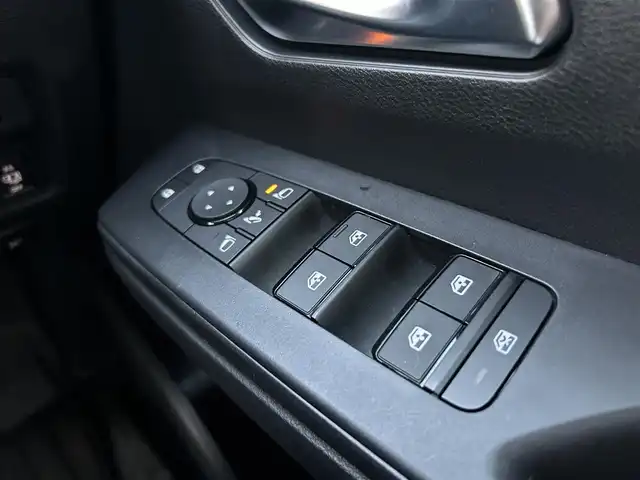 日産 セレナ ハイウェイスター V 栃木県 2024(令6)年 0.5万km パールⅡ エマージェンシーブレーキ/純正メモリーナビ/Bluetooth/フルセグTV/HDHI/両側パワースライドドア/ハンズフリースライドドア/ビルトインETC2.0/ドラレコ/プロパイロット/純正フリップダウンモニター/純正フロアマット/パドルシフト/置くだけ充電/デジタルインナーミラー/LEDヘッドライト