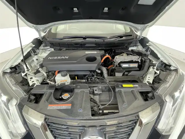 日産 エクストレイル ハイブリッド 20X エクストリーマーX 滋賀県 2017(平29)年 5.8万km ブリリアントホワイトパール 禁煙車/純正９型SDナビ/・MM517D-L/・CD/DVD/フルセグ/Bluetooth/バックカメラ/パワーバックドア/シートヒーター/LEDヘッドライト/オートライト/コーナーセンサー/ドライブレコーダー/ステアリングスイッチ/純正１８AW/ETC/スマートキー/プッシュスタート
