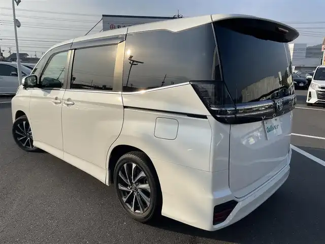 トヨタ ヴォクシー ハイブリッド S－Z 岡山県 2022(令4)年 5.3万km ホワイトパールクリスタルシャイン 登録時走行距離52877km/純正10.5インチナビ/フルセグTV/(AM.FM.TV.CD.DVD.BT)/TOYOTAセーフティセンス/バックカメラ/HDMI入力端子/ETC2.0/衝突軽減ブレーキ/両側パワースライドドア/レーンキープアシスト/レーダークルーズコントロール/横滑り防止装置/オートマチックハイビーム/アイドリングストップ/カーテンエアバック/シートヒーター(D+N席)/17 インチ純正AW/プッシュスタート/コーナーセンサー/純正フロアマット/LEDヘッドライト/パーキングアシスト