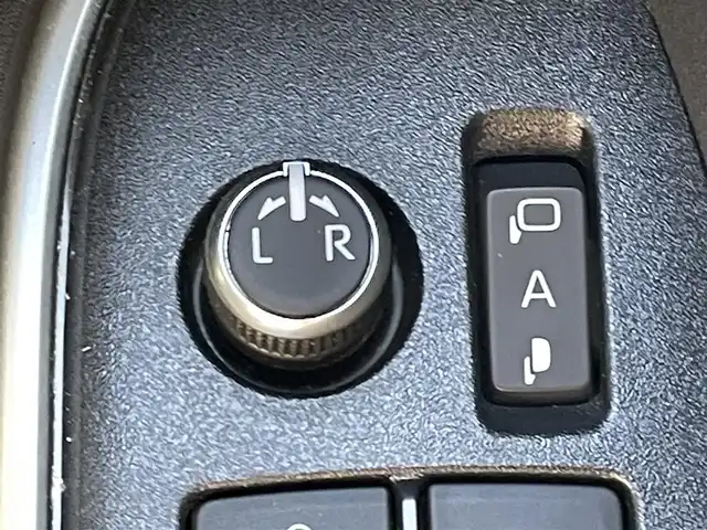 トヨタ ヴォクシー ハイブリッド S－Z 岡山県 2022(令4)年 5.3万km ホワイトパールクリスタルシャイン 登録時走行距離52877km/純正10.5インチナビ/フルセグTV/(AM.FM.TV.CD.DVD.BT)/TOYOTAセーフティセンス/バックカメラ/HDMI入力端子/ETC2.0/衝突軽減ブレーキ/両側パワースライドドア/レーンキープアシスト/レーダークルーズコントロール/横滑り防止装置/オートマチックハイビーム/アイドリングストップ/カーテンエアバック/シートヒーター(D+N席)/17 インチ純正AW/プッシュスタート/コーナーセンサー/純正フロアマット/LEDヘッドライト/パーキングアシスト