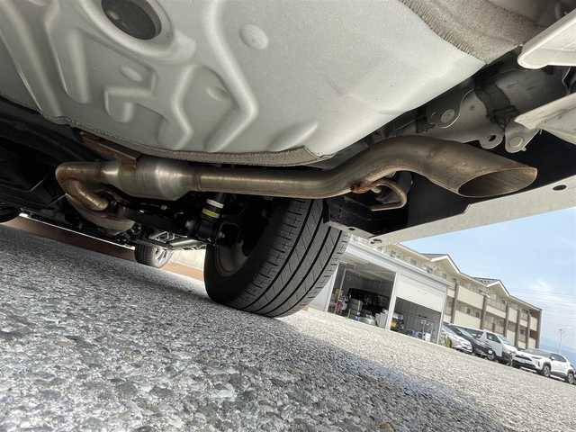 トヨタ ヴォクシー S－Z 滋賀県 2022(令4)年 3.6万km ホワイトパールクリスタルシャイン ガソリン/2WD(FF)/CVT/両側パワースライドドア/純正フリップダウンモニター/純正10.5インチナビ/(AM/FN/CD/DVD/BT/USB/フルセグTV）/バックカメラ/ETC/ドライブレコーダー/ＴｏｙｏｔａＳａｆｅｔｙＳｅｎｓｅ/・プリクラッシュセーフティ/・レーダークルーズコントロール/・レーンキープアシスト	/・横滑り防止装置/・コーナーセンサー/・標識検知機能	/・プロアクティブドライビングアシスト（ＰＤＡ）/ハーフレザーシート/シートヒーター/電格格納ミラー/電動サイドブレーキ/ブレーキホールド/革巻きステアリング/ステアリングスイッチ/オートライト/LEDヘッドライト/オートマチックハイビーム/プッシュスタート/純正フロアマット/純正ドアバイザー