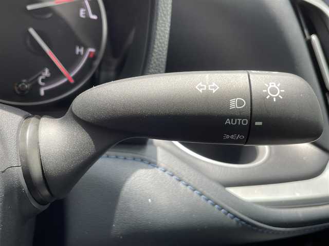トヨタ ヴォクシー S－Z 滋賀県 2022(令4)年 3.6万km ホワイトパールクリスタルシャイン ガソリン/2WD(FF)/CVT/両側パワースライドドア/純正フリップダウンモニター/純正10.5インチナビ/(AM/FN/CD/DVD/BT/USB/フルセグTV）/バックカメラ/ETC/ドライブレコーダー/ＴｏｙｏｔａＳａｆｅｔｙＳｅｎｓｅ/・プリクラッシュセーフティ/・レーダークルーズコントロール/・レーンキープアシスト	/・横滑り防止装置/・コーナーセンサー/・標識検知機能	/・プロアクティブドライビングアシスト（ＰＤＡ）/ハーフレザーシート/シートヒーター/電格格納ミラー/電動サイドブレーキ/ブレーキホールド/革巻きステアリング/ステアリングスイッチ/オートライト/LEDヘッドライト/オートマチックハイビーム/プッシュスタート/純正フロアマット/純正ドアバイザー