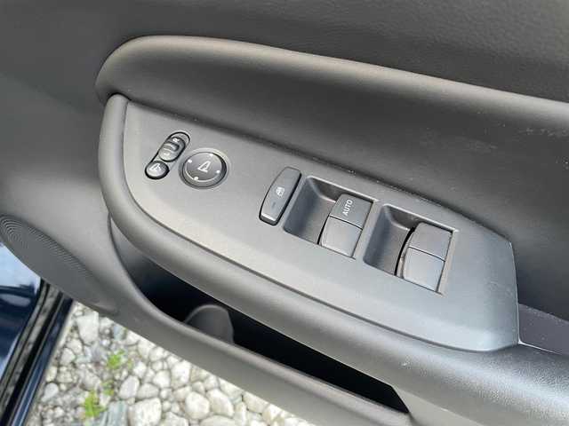 ホンダ フィット e:HEVリュクス 群馬県 2020(令2)年 1.3万km ミッドナイトブルービームM ホンダセンシング/ワンオーナー/ホンダセンシング/・衝突軽減ブレーキCMBS/・誤発進抑制機能/・歩行者事故低減ステアリング/・路外逸脱抑制機能/・アダプティブクルーズコントロール/・LKAS/・先行車発進お知らせ機能/・標識認識機能/ハーフレザーシート/シートヒーター/ハンドルヒーター/純正ナビ（フルセグ/バックカメラ/ Bluetoth/DVD再生）/ETC/前後ドライブレコーダー（SDなし）/プッシュスタート/スマートキー/スタッドレスタイヤ積み込み/取扱説明書/保証書/スペアキー1本