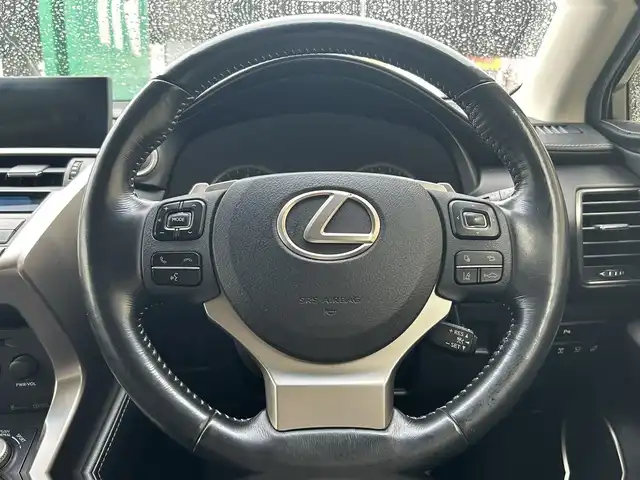 レクサス ＮＸ 200t Iパッケージ 兵庫県 2015(平27)年 7.6万km ソニッククォーツ 純正ナビ（AM/FM/CD/DVD/BT)/フルセグTV/バックカメラ/サイドカメラ/革巻きステアリング/パドルシフト/ステアリングヒーター/クルーズコントロール/レーンキープアシスト/プリクラッシュ/センターデフロック/オートハイビーム/ビルドインETC/D/N席パワーシート/D/N席シートヒーター/ISOFIX/純正フロアマット/コーナーセンサー/純正18インチアルミホイール/取扱説明書