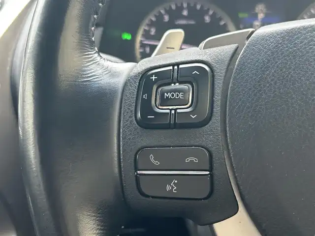 レクサス ＮＸ 200t Iパッケージ 兵庫県 2015(平27)年 7.6万km ソニッククォーツ 純正ナビ（AM/FM/CD/DVD/BT)/フルセグTV/バックカメラ/サイドカメラ/革巻きステアリング/パドルシフト/ステアリングヒーター/クルーズコントロール/レーンキープアシスト/プリクラッシュ/センターデフロック/オートハイビーム/ビルドインETC/D/N席パワーシート/D/N席シートヒーター/ISOFIX/純正フロアマット/コーナーセンサー/純正18インチアルミホイール/取扱説明書
