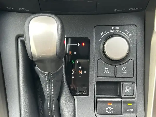 レクサス ＮＸ 200t Iパッケージ 兵庫県 2015(平27)年 7.6万km ソニッククォーツ 純正ナビ（AM/FM/CD/DVD/BT)/フルセグTV/バックカメラ/サイドカメラ/革巻きステアリング/パドルシフト/ステアリングヒーター/クルーズコントロール/レーンキープアシスト/プリクラッシュ/センターデフロック/オートハイビーム/ビルドインETC/D/N席パワーシート/D/N席シートヒーター/ISOFIX/純正フロアマット/コーナーセンサー/純正18インチアルミホイール/取扱説明書