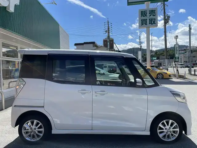 日産 デイズ ルークス ハイウェイスターX 岐阜県 2016(平28)年 3.8万km ホワイトパール 社外ナビ(AM/FM/DVD/フルセグ)/４WD/全方位カメラ/シートヒーター/衝突軽減ブレーキ/片側パワースライドドア/ETC/スマートキー/プッシュスタート/純正アルミホイール/スペアキー/保証書/取扱説明書