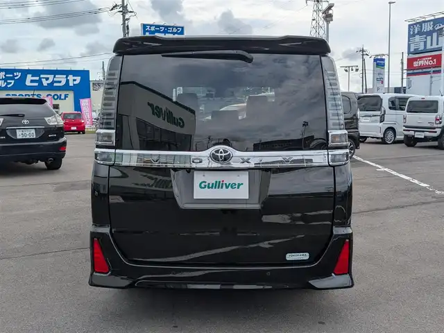トヨタ ヴォクシー ZS 煌Ⅲ 福井県 2021(令3)年 4.3万km イナズマスパーキングブラックガラスフレーク 純正16インチAW/衝突被害軽減システム/両側パワースライドドア/LEDヘッドライト/前後ドライブレコーダー/クルーズコントロール/前後コーナーセンサー/トヨタセーフティセンス/ハーフレザーシート/バックカメラ/純正SDナビ/ワンセグテレビ/レーンキープアシスト/横滑り防止装置/盗難防止装置/オートマチックハイビーム/アイドリングストップ/純正フロアマット/スマートキー