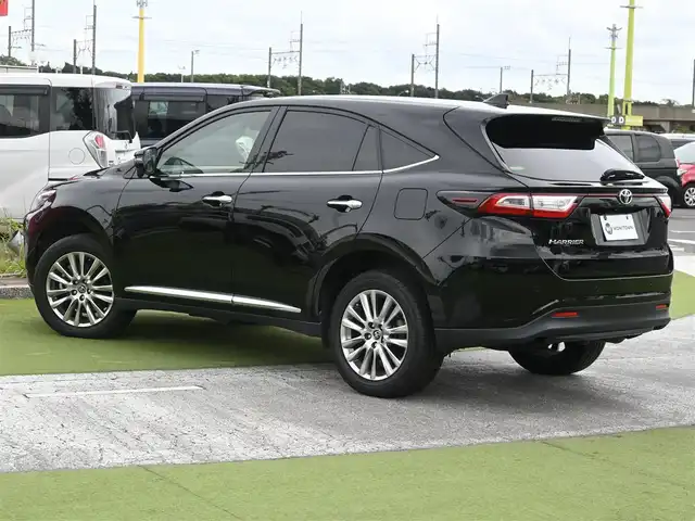 トヨタ ハリアー プレミアム 千葉県 2019(平31)年 1.8万km ブラック Toyota Safety Sense/・プリクラッシュセーフティ/・レーンディパーチャーアラート/・オートハイビーム/・レーダークルーズコントロール/パワーバックドア/ハーフレザーシート/9インチ純正SDナビ/地デジTV/【DVD/CD再生機能　Bluetooth接続】/バックカメラ/革巻きステアリング/ETC/LEDヘッドライト/フォグライト/ウインカーミラー/クリアランスソナー/純正18インチアルミホイル/サイド/カーテンエアバッグ/スマートキー
