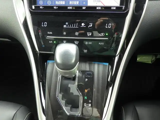 トヨタ ハリアー プレミアム 千葉県 2019(平31)年 1.8万km ブラック Toyota Safety Sense/・プリクラッシュセーフティ/・レーンディパーチャーアラート/・オートハイビーム/・レーダークルーズコントロール/パワーバックドア/ハーフレザーシート/9インチ純正SDナビ/地デジTV/【DVD/CD再生機能　Bluetooth接続】/バックカメラ/革巻きステアリング/ETC/LEDヘッドライト/フォグライト/ウインカーミラー/クリアランスソナー/純正18インチアルミホイル/サイド/カーテンエアバッグ/スマートキー
