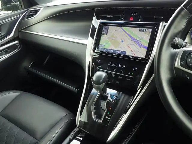 トヨタ ハリアー プレミアム 千葉県 2019(平31)年 1.8万km ブラック Toyota Safety Sense/・プリクラッシュセーフティ/・レーンディパーチャーアラート/・オートハイビーム/・レーダークルーズコントロール/パワーバックドア/ハーフレザーシート/9インチ純正SDナビ/地デジTV/【DVD/CD再生機能　Bluetooth接続】/バックカメラ/革巻きステアリング/ETC/LEDヘッドライト/フォグライト/ウインカーミラー/クリアランスソナー/純正18インチアルミホイル/サイド/カーテンエアバッグ/スマートキー