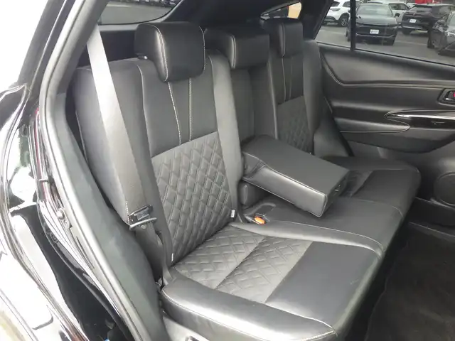 トヨタ ハリアー プレミアム 千葉県 2019(平31)年 1.8万km ブラック Toyota Safety Sense/・プリクラッシュセーフティ/・レーンディパーチャーアラート/・オートハイビーム/・レーダークルーズコントロール/パワーバックドア/ハーフレザーシート/9インチ純正SDナビ/地デジTV/【DVD/CD再生機能　Bluetooth接続】/バックカメラ/革巻きステアリング/ETC/LEDヘッドライト/フォグライト/ウインカーミラー/クリアランスソナー/純正18インチアルミホイル/サイド/カーテンエアバッグ/スマートキー