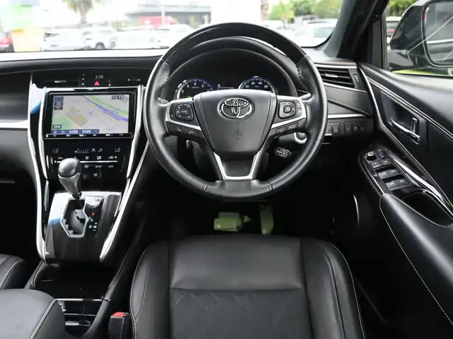 トヨタ ハリアー プレミアム 千葉県 2019(平31)年 1.8万km ブラック Toyota Safety Sense/・プリクラッシュセーフティ/・レーンディパーチャーアラート/・オートハイビーム/・レーダークルーズコントロール/パワーバックドア/ハーフレザーシート/9インチ純正SDナビ/地デジTV/【DVD/CD再生機能　Bluetooth接続】/バックカメラ/革巻きステアリング/ETC/LEDヘッドライト/フォグライト/ウインカーミラー/クリアランスソナー/純正18インチアルミホイル/サイド/カーテンエアバッグ/スマートキー