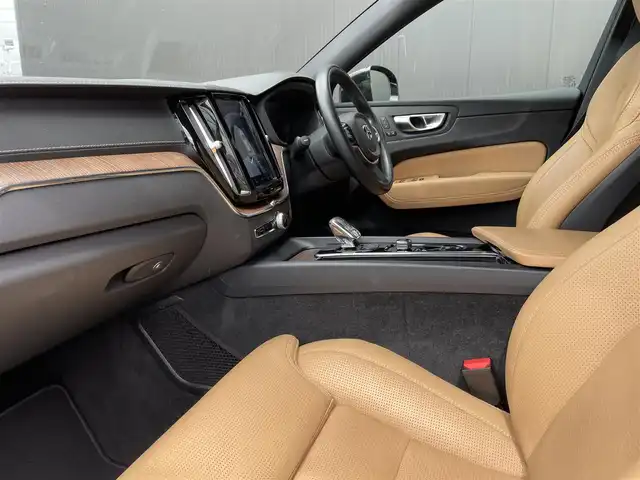 ボルボ ＸＣ６０ B5 AWD インスクリプション 長野県 2021(令3)年 4.6万km 黒 １オーナー　/キャメルレザー　/ｈａｒｍａｎ／ｋａｒｄｏｎサウンド　/ＣａｒＰｌａｙ　/ＰＷシート　/シートヒーター　　/ベンチレーション　/ＡＣＣ　/ＢＬＩＳ　/ＬＫＡ　/インテリセーフ　/ＬＥＤヘッドライト　/純正ナビ
