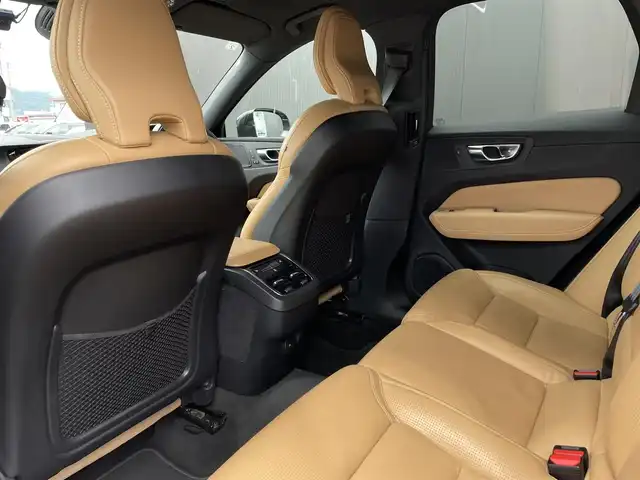 ボルボ ＸＣ６０ B5 AWD インスクリプション 長野県 2021(令3)年 4.6万km 黒 １オーナー　/キャメルレザー　/ｈａｒｍａｎ／ｋａｒｄｏｎサウンド　/ＣａｒＰｌａｙ　/ＰＷシート　/シートヒーター　　/ベンチレーション　/ＡＣＣ　/ＢＬＩＳ　/ＬＫＡ　/インテリセーフ　/ＬＥＤヘッドライト　/純正ナビ