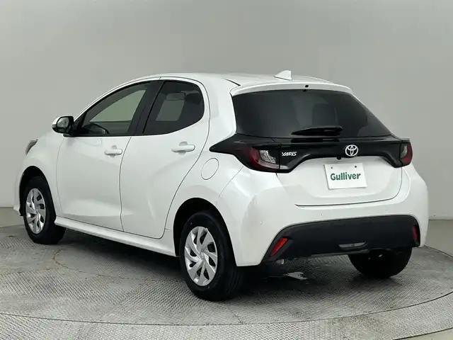 トヨタ ヤリス X 道央・札幌 2024(令6)年 0.6万km プラチナホワイトパールマイカ ・４WD/・寒冷地仕様/・社外ナビ/　CD/TV/BT/USB/・バックカメラ/・ETC/・トヨタセーフティセンス/・プリクラッシュセーフティ/・レーダークルーズコントロール/・レーンディパーチャーアラート/・パーキングサポートブレーキ/・ロードサインアシスト/・クリアランスソナー/・オートハイビーム/・プッシュスタート/・スマートキー/・フロアマット