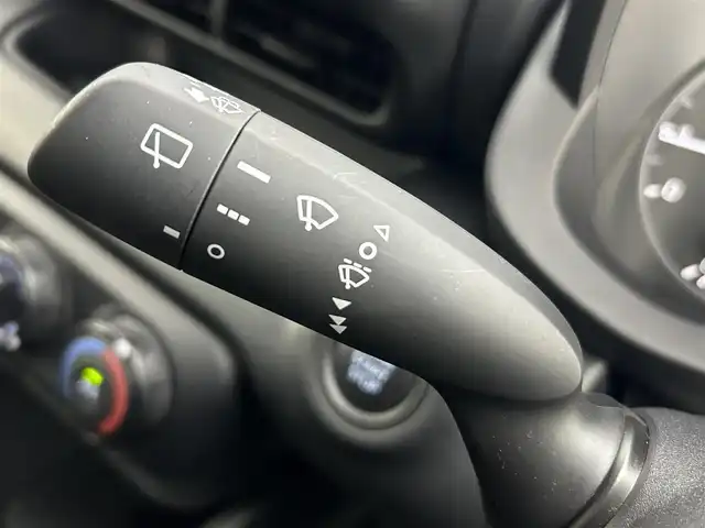 トヨタ ヤリス X 道央・札幌 2024(令6)年 0.6万km プラチナホワイトパールマイカ ・４WD/・寒冷地仕様/・社外ナビ/　CD/TV/BT/USB/・バックカメラ/・ETC/・トヨタセーフティセンス/・プリクラッシュセーフティ/・レーダークルーズコントロール/・レーンディパーチャーアラート/・パーキングサポートブレーキ/・ロードサインアシスト/・クリアランスソナー/・オートハイビーム/・プッシュスタート/・スマートキー/・フロアマット
