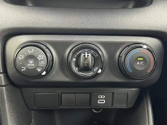 トヨタ ヤリス X 道央・札幌 2024(令6)年 0.6万km プラチナホワイトパールマイカ ・４WD/・寒冷地仕様/・社外ナビ/　CD/TV/BT/USB/・バックカメラ/・ETC/・トヨタセーフティセンス/・プリクラッシュセーフティ/・レーダークルーズコントロール/・レーンディパーチャーアラート/・パーキングサポートブレーキ/・ロードサインアシスト/・クリアランスソナー/・オートハイビーム/・プッシュスタート/・スマートキー/・フロアマット