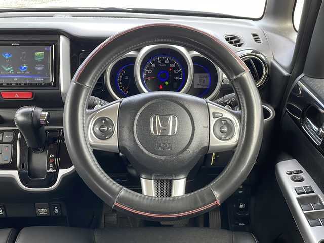 ホンダ Ｎ ＢＯＸ カスタム G ターボ Lパッケージ 新潟県 2015(平27)年 6.4万km ポリッシュドメタルメタリック 4WD/社外SDナビ(CN-RE06D)/CD/DVD/BT/フルセグテレビ/SDミュージックサーバー/バックカメラ/ETC/ドライブレコーダー/衝突被害軽減ブレーキ/クルーズコントロール/両側パワースライドドア/半革シート/ベンチシート/シートヒーター /ミラーヒーター/ステアリングスイッチ/パドルシフト/スマートキー/プッシュスタート/キセノンヘッドライト/オートライト/フォグランプ/純正15インチアルミホイール/社外14インチAW冬タイヤ車載