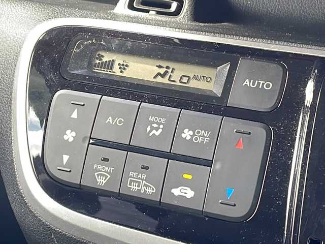 ホンダ Ｎ ＢＯＸ カスタム G ターボ Lパッケージ 新潟県 2015(平27)年 6.4万km ポリッシュドメタルメタリック 4WD/社外SDナビ(CN-RE06D)/CD/DVD/BT/フルセグテレビ/SDミュージックサーバー/バックカメラ/ETC/ドライブレコーダー/衝突被害軽減ブレーキ/クルーズコントロール/両側パワースライドドア/半革シート/ベンチシート/シートヒーター /ミラーヒーター/ステアリングスイッチ/パドルシフト/スマートキー/プッシュスタート/キセノンヘッドライト/オートライト/フォグランプ/純正15インチアルミホイール/社外14インチAW冬タイヤ車載