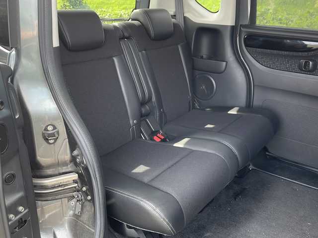 ホンダ Ｎ ＢＯＸ カスタム G ターボ Lパッケージ 新潟県 2015(平27)年 6.4万km ポリッシュドメタルメタリック 4WD/社外SDナビ(CN-RE06D)/CD/DVD/BT/フルセグテレビ/SDミュージックサーバー/バックカメラ/ETC/ドライブレコーダー/衝突被害軽減ブレーキ/クルーズコントロール/両側パワースライドドア/半革シート/ベンチシート/シートヒーター /ミラーヒーター/ステアリングスイッチ/パドルシフト/スマートキー/プッシュスタート/キセノンヘッドライト/オートライト/フォグランプ/純正15インチアルミホイール/社外14インチAW冬タイヤ車載